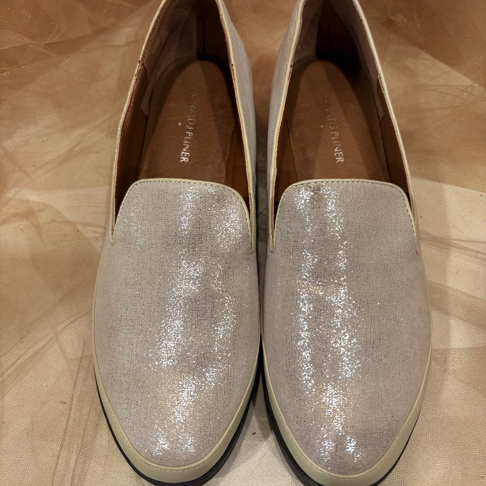 Donald Pliner Verve Metallic Silver Slip on Shoes sz 9.5/10